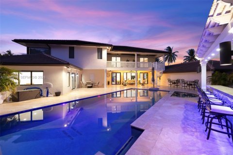 Villa ou maison à vendre à Pinecrest, Floride: 6 chambres, 556.58 m2 № 2418011 - photo 20