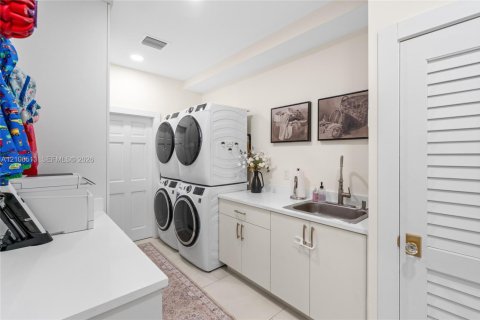 Villa ou maison à vendre à Pinecrest, Floride: 6 chambres, 556.58 m2 № 2418011 - photo 15