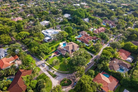 Villa ou maison à vendre à Pinecrest, Floride: 6 chambres, 556.58 m2 № 2418011 - photo 22