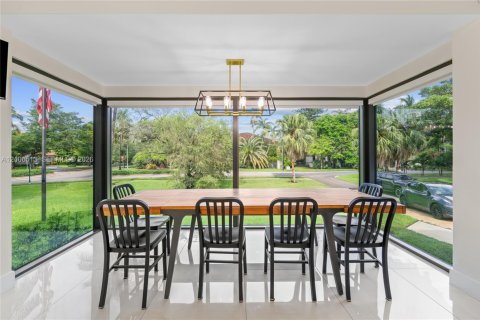 Villa ou maison à vendre à Pinecrest, Floride: 6 chambres, 556.58 m2 № 2418011 - photo 10