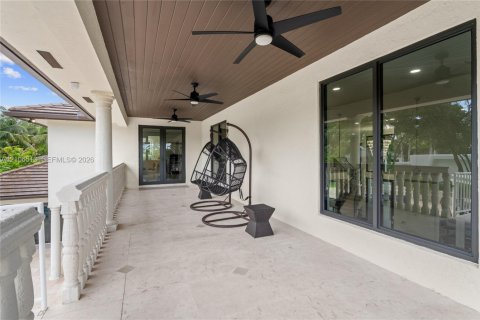 Villa ou maison à vendre à Pinecrest, Floride: 6 chambres, 556.58 m2 № 2418011 - photo 16