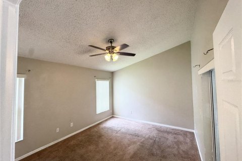 Villa ou maison à vendre à Kissimmee, Floride: 4 chambres, 165.18 m2 № 2228291 - photo 6