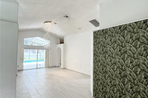 Villa ou maison à vendre à Kissimmee, Floride: 4 chambres, 165.18 m2 № 2228291 - photo 2
