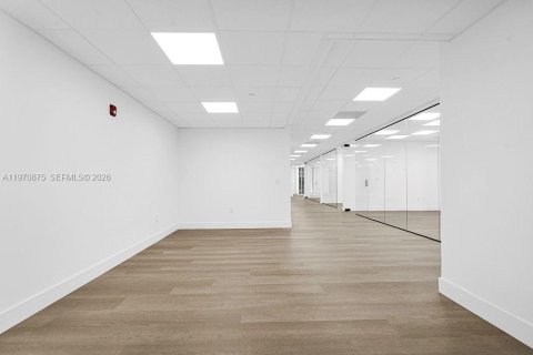 Immobilier commercial à vendre à Miami, Floride № 2031189 - photo 3