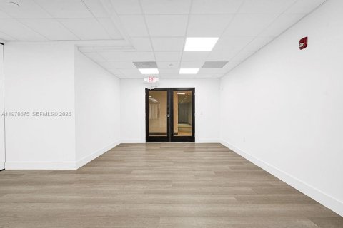 Immobilier commercial à vendre à Miami, Floride № 2031189 - photo 9