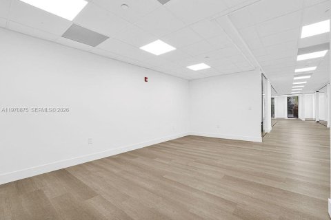 Immobilier commercial à vendre à Miami, Floride № 2031189 - photo 4
