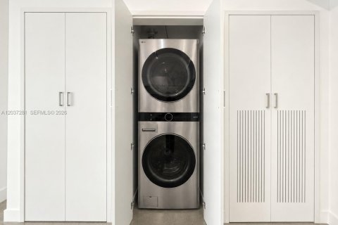Снять в аренду кондоминиум в Майами, Флорида 2 спальни, 83.89м2, № 2172899 - фото 14