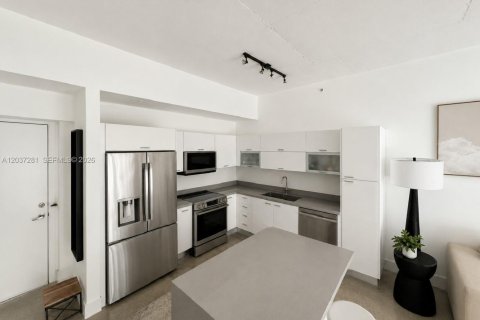 Снять в аренду кондоминиум в Майами, Флорида 2 спальни, 83.89м2, № 2172899 - фото 3