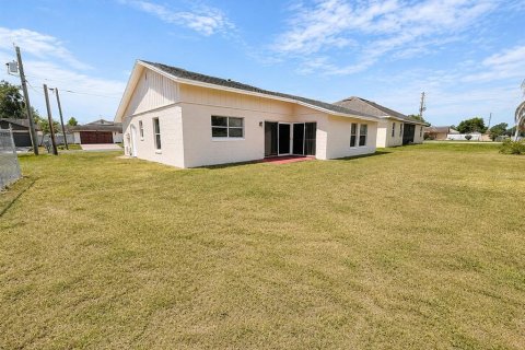House in Kissimmee, Florida 3 bedrooms, 120.12 sq.m. № 2096763 - photo 2