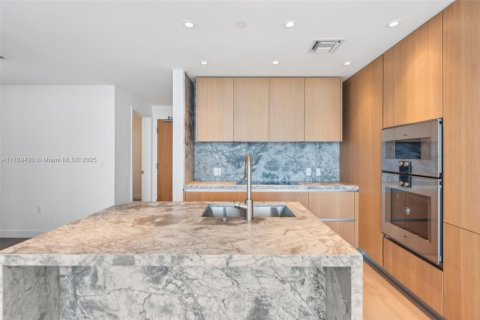 Condo in Miami Beach, Florida, 2 bedrooms  № 1729021 - photo 8