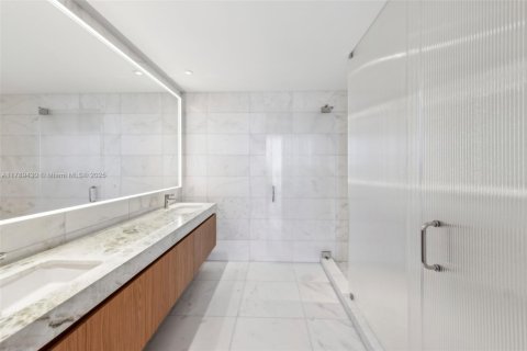 Condo in Miami Beach, Florida, 2 bedrooms  № 1729021 - photo 15