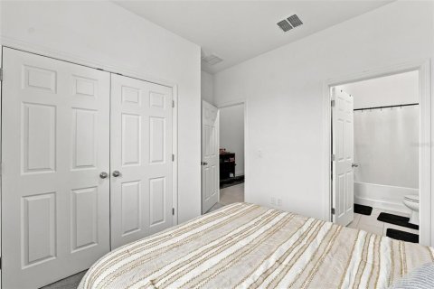 Villa ou maison à vendre à Palm Bay, Floride: 5 chambres, 239.78 m2 № 2416293 - photo 16