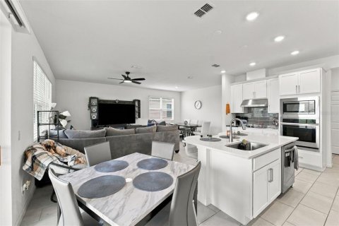 Villa ou maison à vendre à Palm Bay, Floride: 5 chambres, 239.78 m2 № 2416293 - photo 11