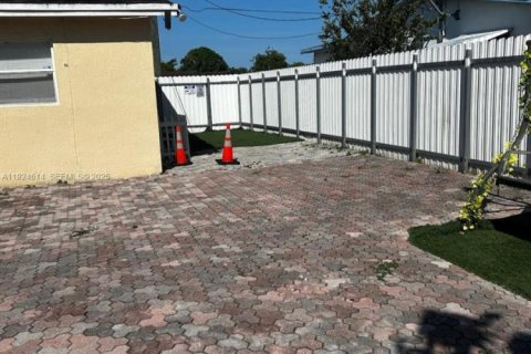 Купить виллу или дом в Лодерхилл, Флорида 5 спален, 140.1м2, № 1984602 - фото 8