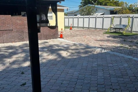 Купить виллу или дом в Лодерхилл, Флорида 5 спален, 140.1м2, № 1984602 - фото 14