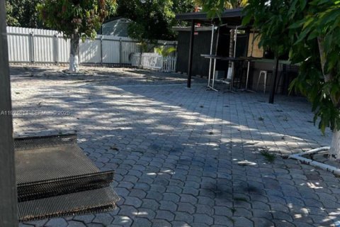 Купить виллу или дом в Лодерхилл, Флорида 5 спален, 140.1м2, № 1984602 - фото 12