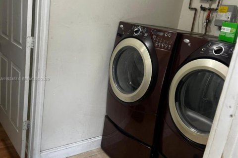 Купить виллу или дом в Лодерхилл, Флорида 5 спален, 140.1м2, № 1984602 - фото 6