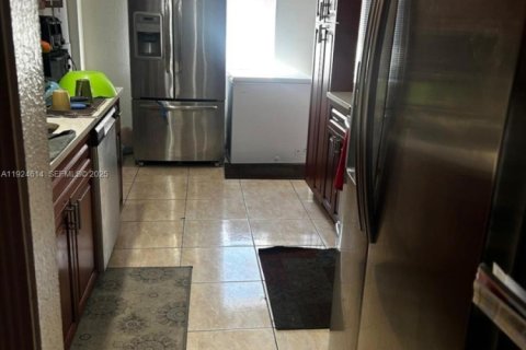 Купить виллу или дом в Лодерхилл, Флорида 5 спален, 140.1м2, № 1984602 - фото 10