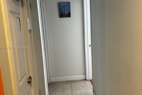 Купить виллу или дом в Лодерхилл, Флорида 5 спален, 140.1м2, № 1984602 - фото 2