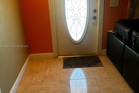 Купить виллу или дом в Лодерхилл, Флорида 5 спален, 140.1м2, № 1984602 - фото 9