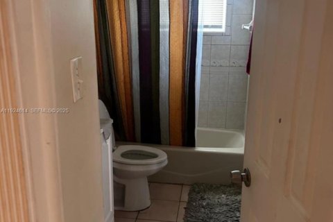 Купить виллу или дом в Лодерхилл, Флорида 5 спален, 140.1м2, № 1984602 - фото 3