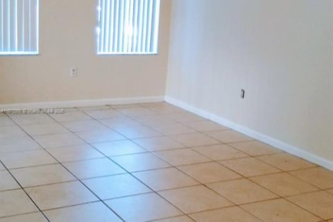 Townhouse in Miramar, Florida 3 bedrooms, 132.2 sq.m. № 1895412 - photo 2