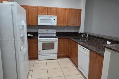 Townhouse in Miramar, Florida 3 bedrooms, 132.2 sq.m. № 1895412 - photo 5