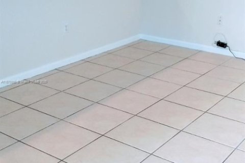 Townhouse in Miramar, Florida 3 bedrooms, 132.2 sq.m. № 1895412 - photo 10