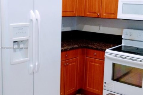 Townhouse in Miramar, Florida 3 bedrooms, 132.2 sq.m. № 1895412 - photo 6