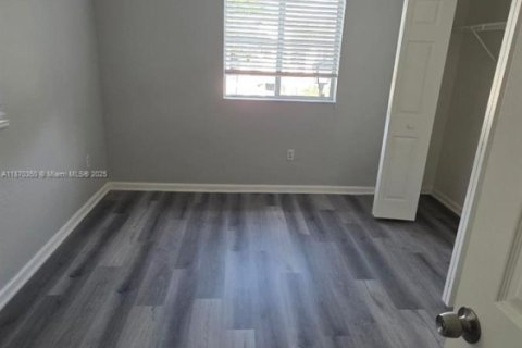 Townhouse in Miramar, Florida 3 bedrooms, 132.2 sq.m. № 1895412 - photo 16