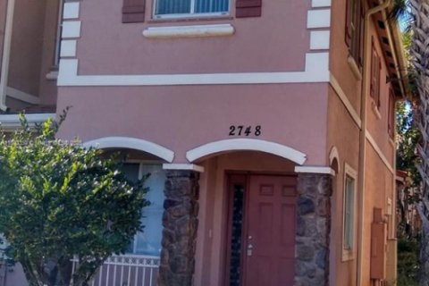 Townhouse in Miramar, Florida 3 bedrooms, 132.2 sq.m. № 1895412 - photo 1
