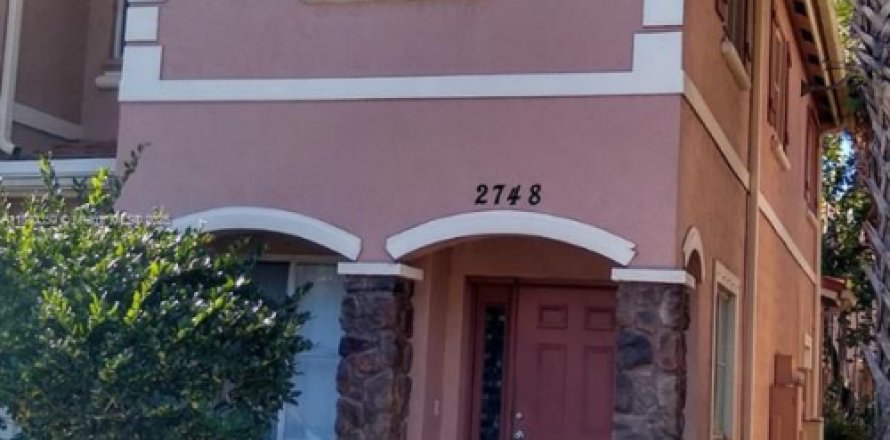 Townhouse in Miramar, Florida 3 bedrooms, 132.2 sq.m. № 1895412