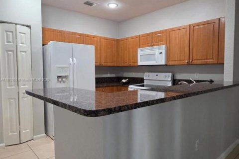 Townhouse in Miramar, Florida 3 bedrooms, 132.2 sq.m. № 1895412 - photo 9