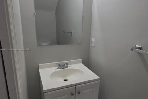 Townhouse in Miramar, Florida 3 bedrooms, 132.2 sq.m. № 1895412 - photo 14
