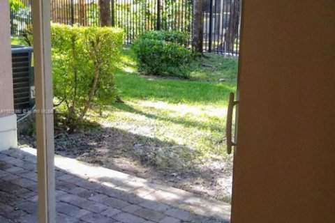 Townhouse in Miramar, Florida 3 bedrooms, 132.2 sq.m. № 1895412 - photo 20