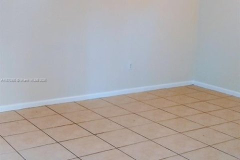 Townhouse in Miramar, Florida 3 bedrooms, 132.2 sq.m. № 1895412 - photo 3