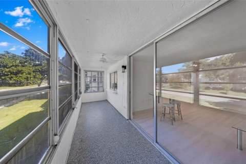 Condo in Tamarac, Florida, 2 bedrooms № 1952820 - photo 24