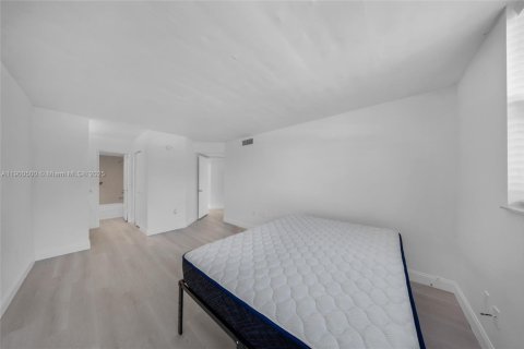 Condo in Tamarac, Florida, 2 bedrooms № 1952820 - photo 19