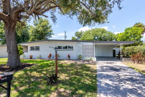 Villa ou maison à vendre à Bradenton, Floride: 2 chambres, 98.85 m2 № 1865984 - photo 1