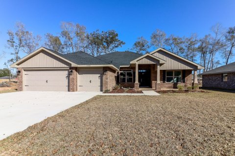 House in Crestview, Florida 4 bedrooms, 232.44 sq.m. № 589999 - photo 1