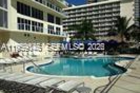 Copropriété à louer à Sunny Isles Beach, Floride: 3 chambres, 150.78 m2 № 2023573 - photo 4