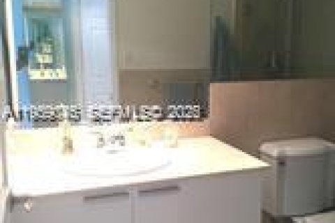 Copropriété à louer à Sunny Isles Beach, Floride: 3 chambres, 150.78 m2 № 2023573 - photo 30
