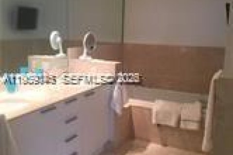Copropriété à louer à Sunny Isles Beach, Floride: 3 chambres, 150.78 m2 № 2023573 - photo 25
