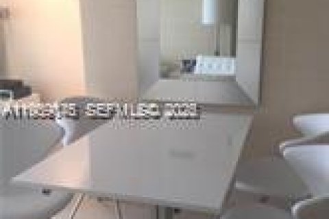 Copropriété à louer à Sunny Isles Beach, Floride: 3 chambres, 150.78 m2 № 2023573 - photo 16