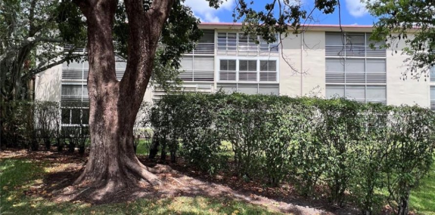 Condo in Coconut Creek, Florida, 2 bedrooms  № 892188