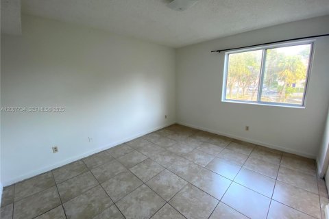 Купить кондоминиум в Майами, Флорида 2 спальни, 99.87м2, № 2075008 - фото 10
