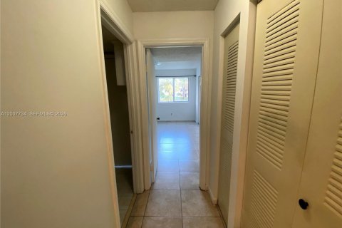Купить кондоминиум в Майами, Флорида 2 спальни, 99.87м2, № 2075008 - фото 12