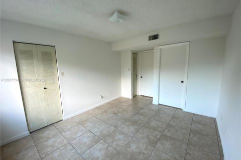 Купить кондоминиум в Майами, Флорида 2 спальни, 99.87м2, № 2075008 - фото 11
