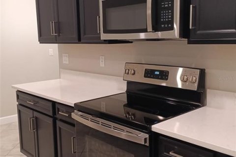 Adosado en venta en San Antonio, Florida, 2 dormitorios, 162.3 m2 № 2104805 - foto 3