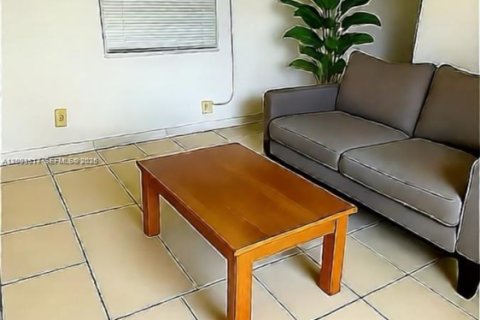 Immobilier commercial à louer à Oakland Park, Floride: 129.97 m2 № 2070343 - photo 3